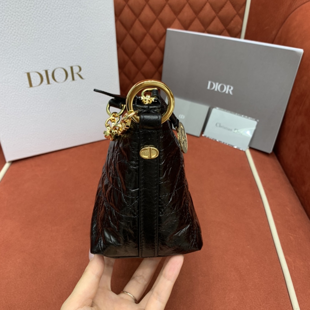 D. 매크로 까나쥬 크링클 체인 호보백