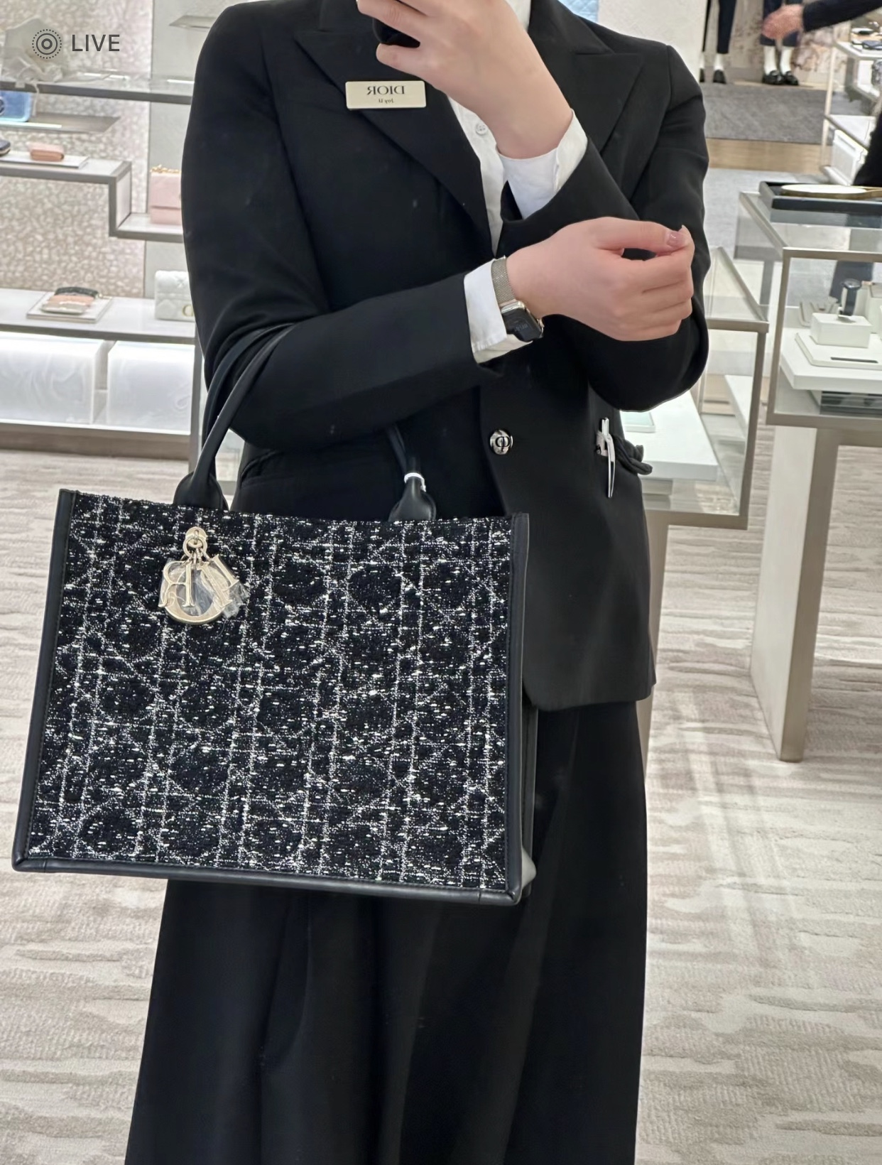 D. 24ss 트위드 북 토트백
