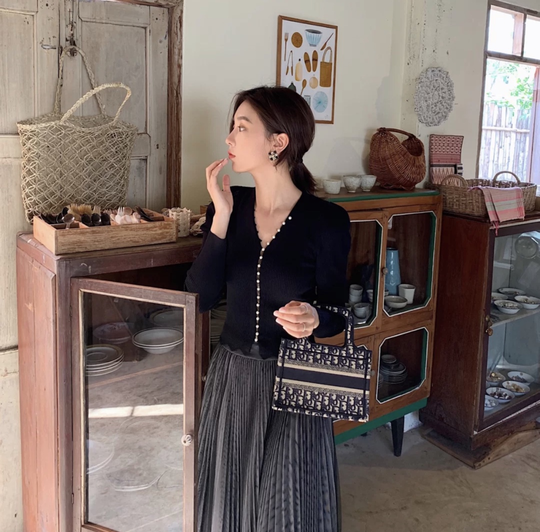 D. 자수 캔버스 미니 북 토트백