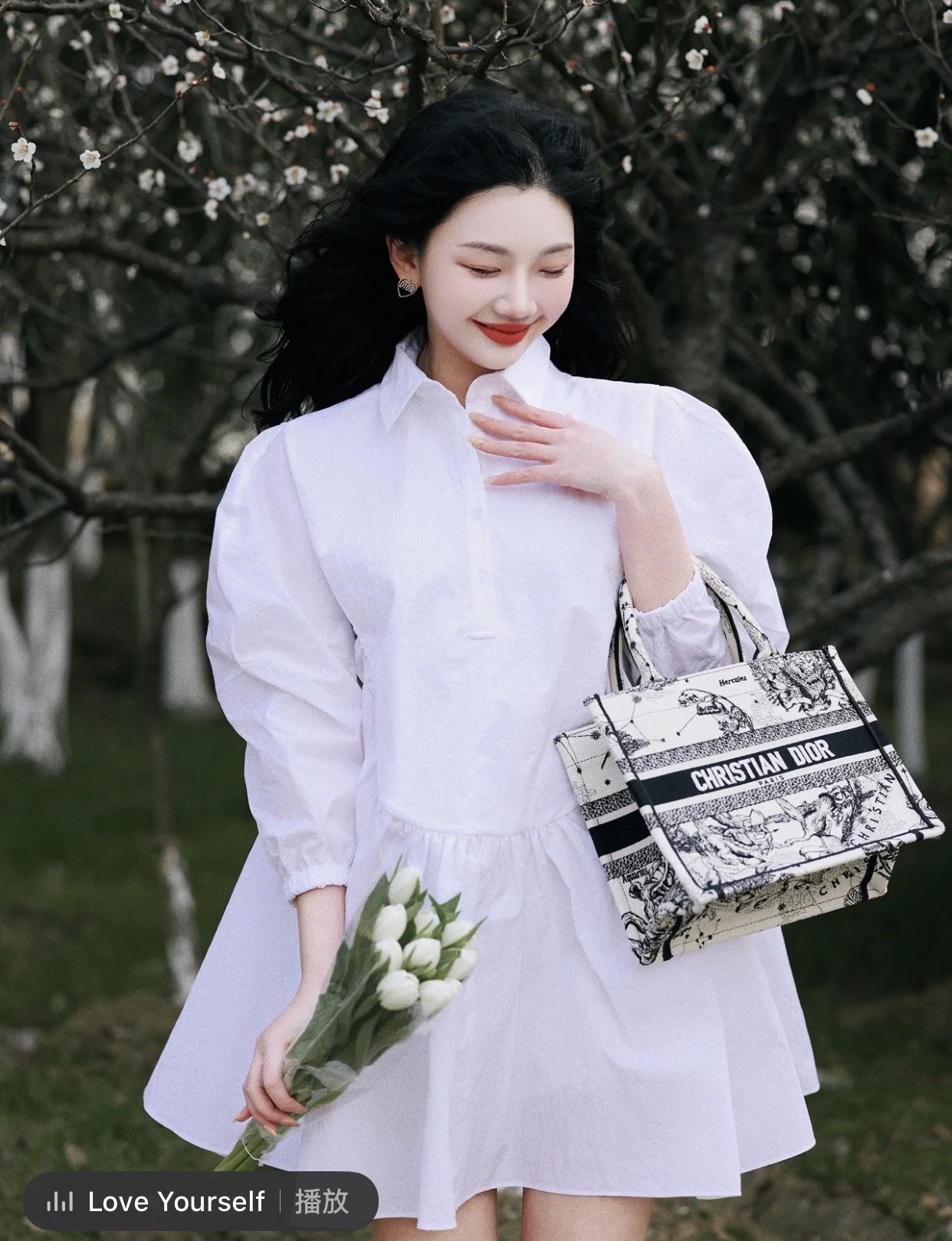 D. 뜨왈 드 주이 드래곤 조디악 자수 북 토트백