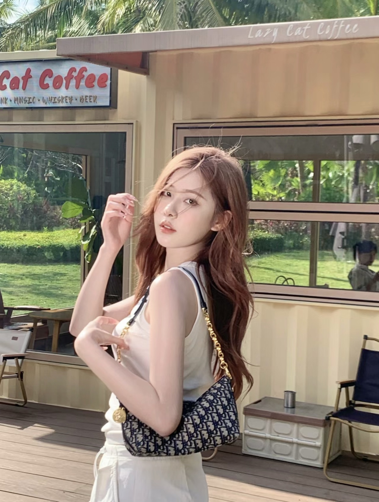 D. CD 체인 숄더 스트랩 핸드백