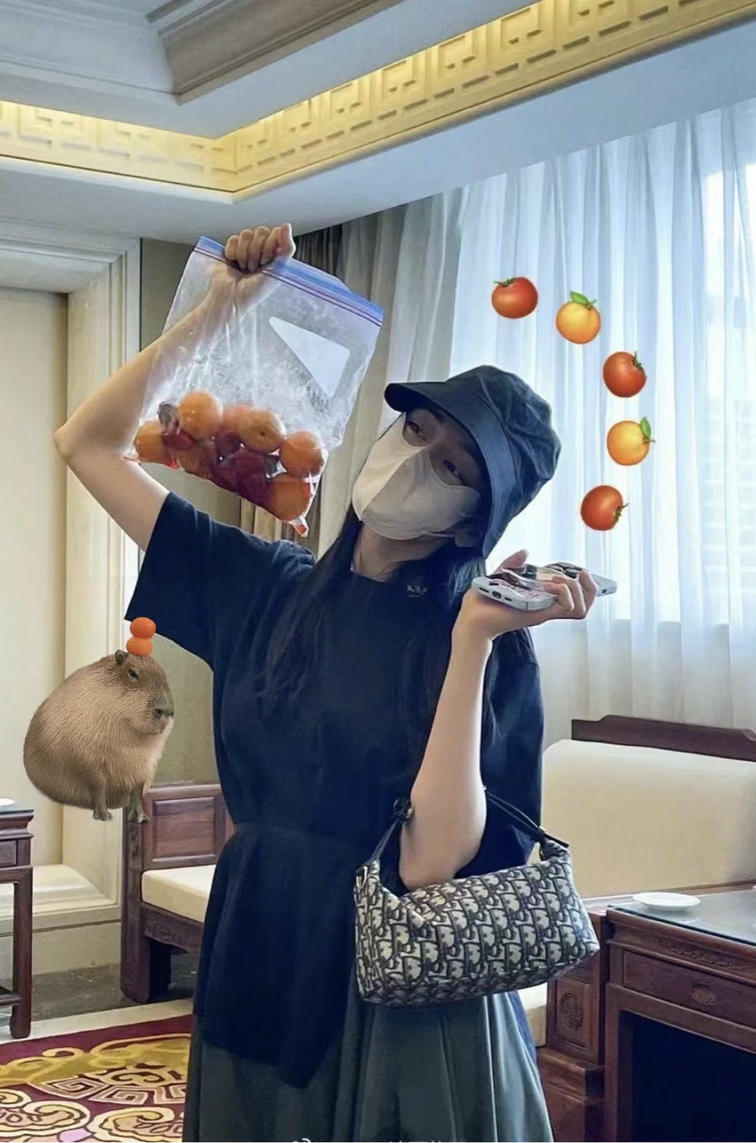 D. 트레블 노마드 미디엄 파우치 백