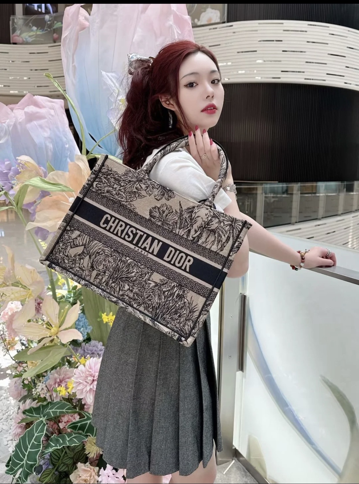 D. 에뚜왈 드 보야지 라지 북 토트백