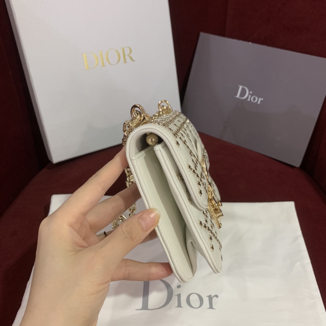 D. 어딕트 스터드 스몰 플랩백