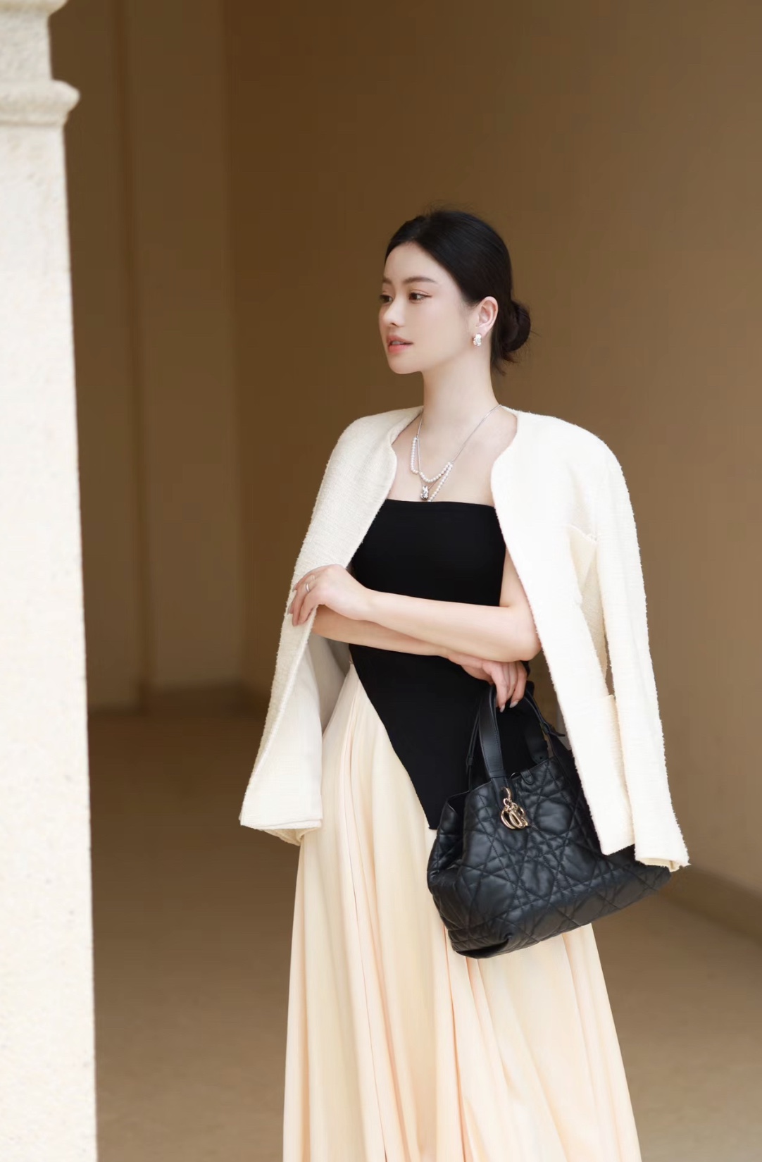 D. 뚜주흐 미디엄 토트백