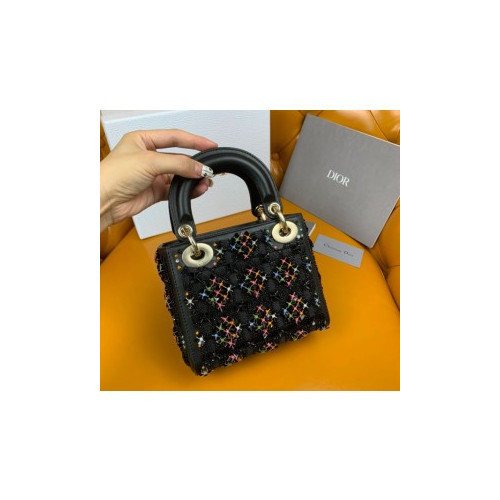 D. 레이디 비즈 핸드백