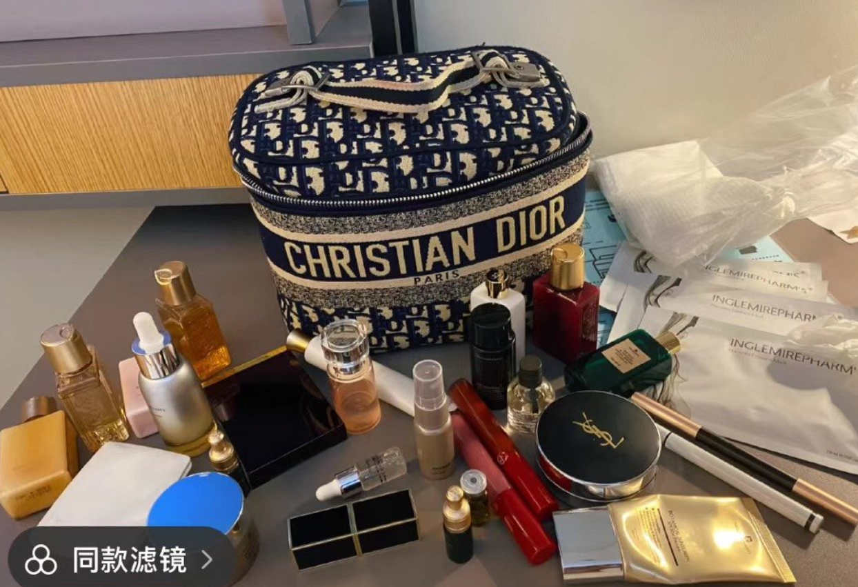 D. 오블리크 코스메틱 토트벡