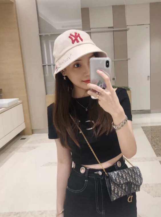 D. 오블리크 새들 체인 월릿