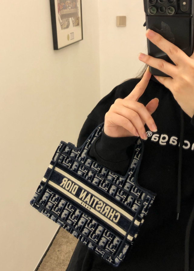 D. 오블리크 북토트백 미니