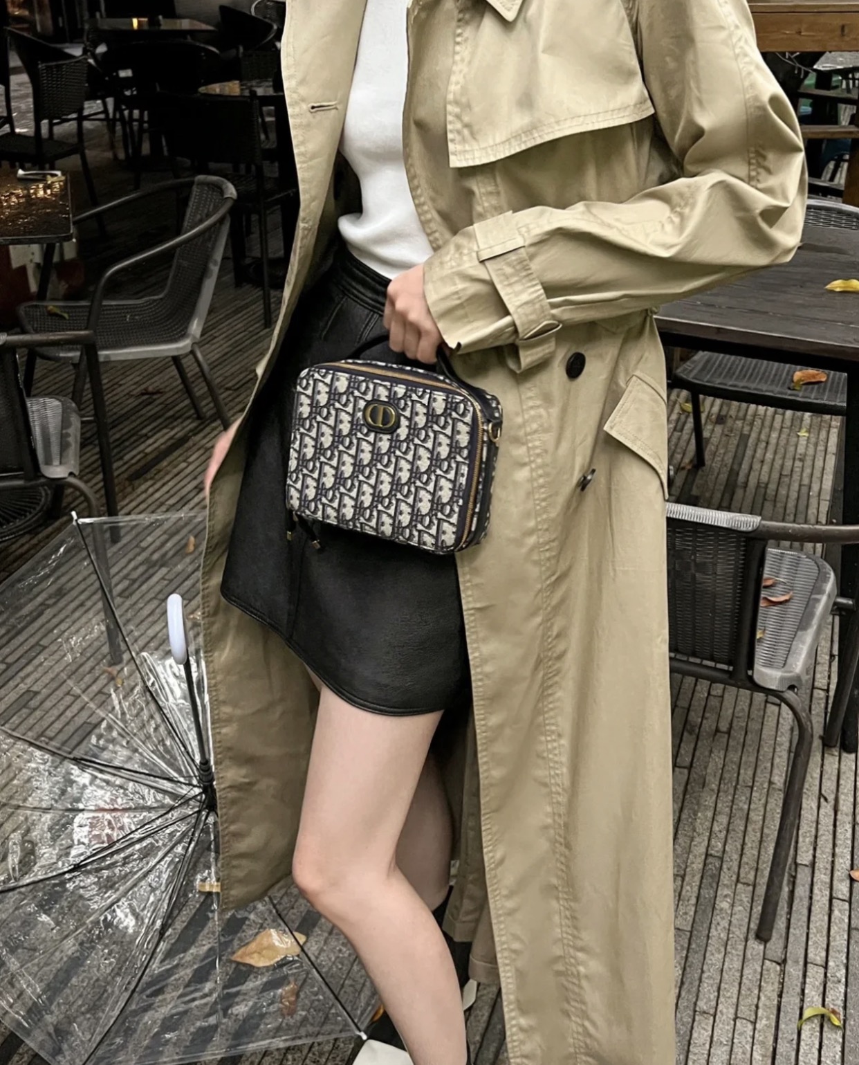 D.  오블리크 카메라백
