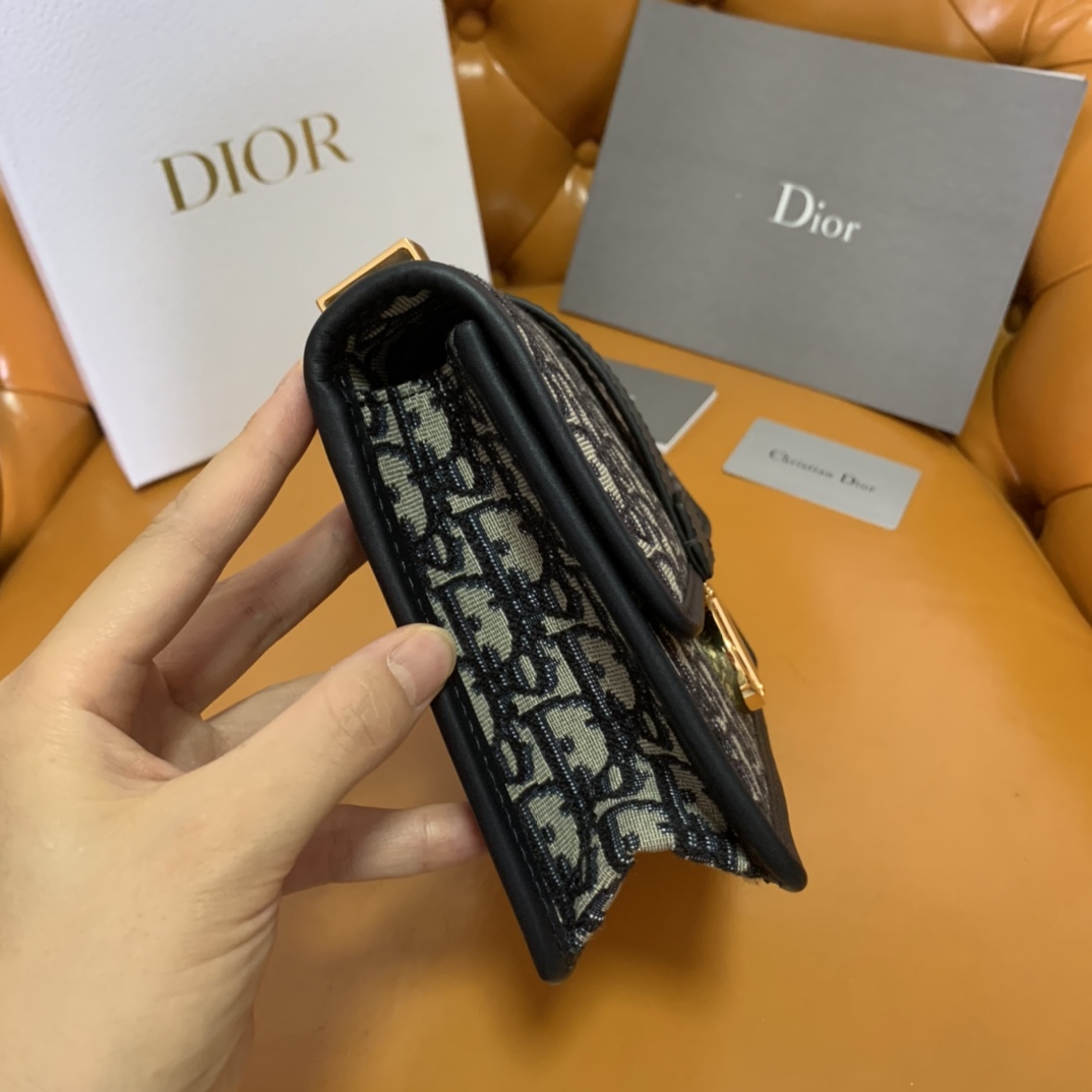 D.  몽테뉴 스몰 벨트백
