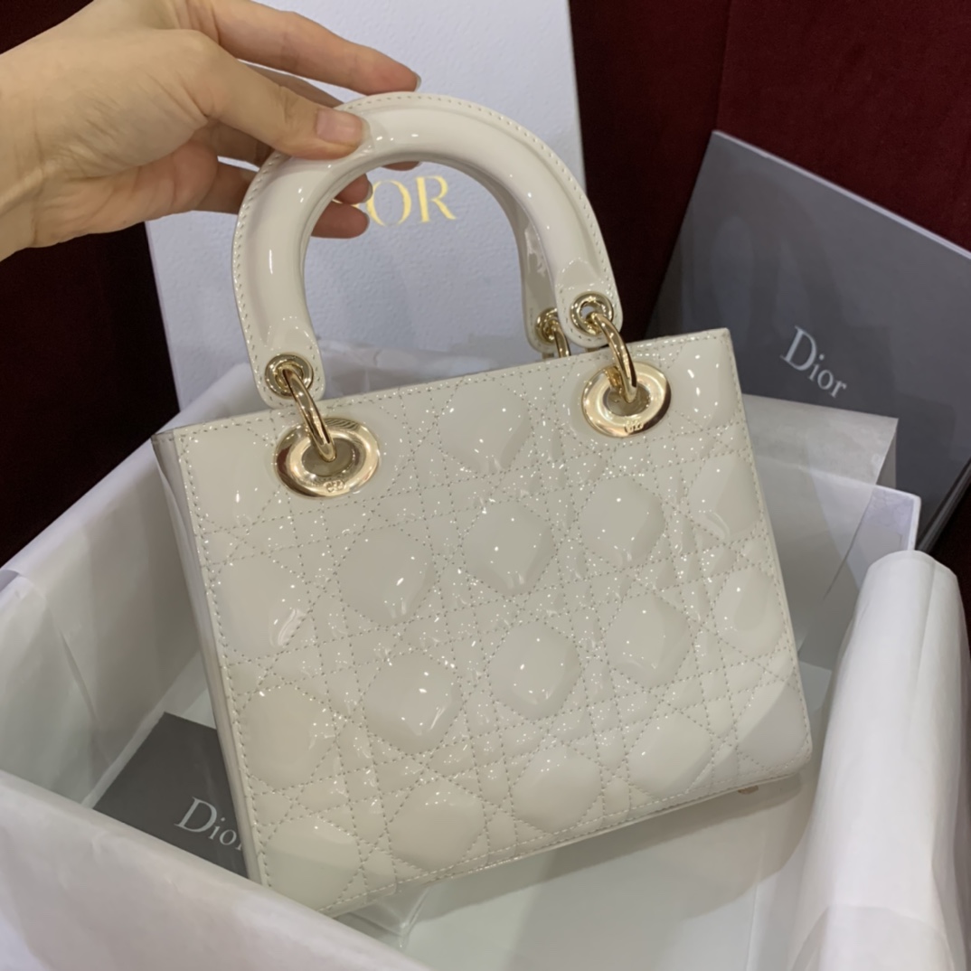 D.  레이디 스몰 다이아몬드컷 패턴 페일골드