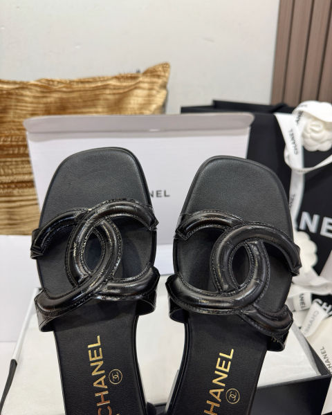 샤넬 뉴 더블C 샌들 (2color)