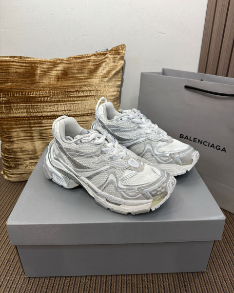 발렌시아가 2.0 러너 청키 스니커즈