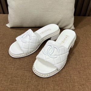 샤넬 퀼팅 더블C 청키 힐 뮬 (2color)