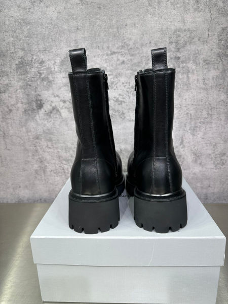 발렌시아가 스톰퍼 레이스업 부츠