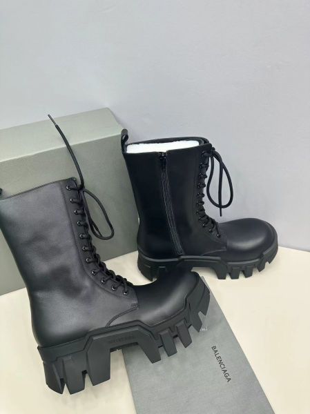 발렌시아가 불도저 레이스업 부츠