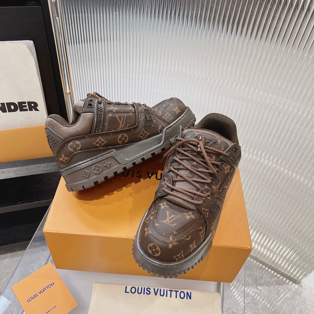 [152] L. LV 트레이너 맥시 모노그램 스니커즈 1AD7D