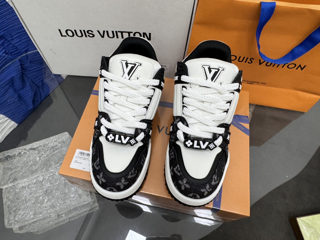 [152] L. 데님 가죽 이음 LV 트레이너 맥시 스니커즈 블랙