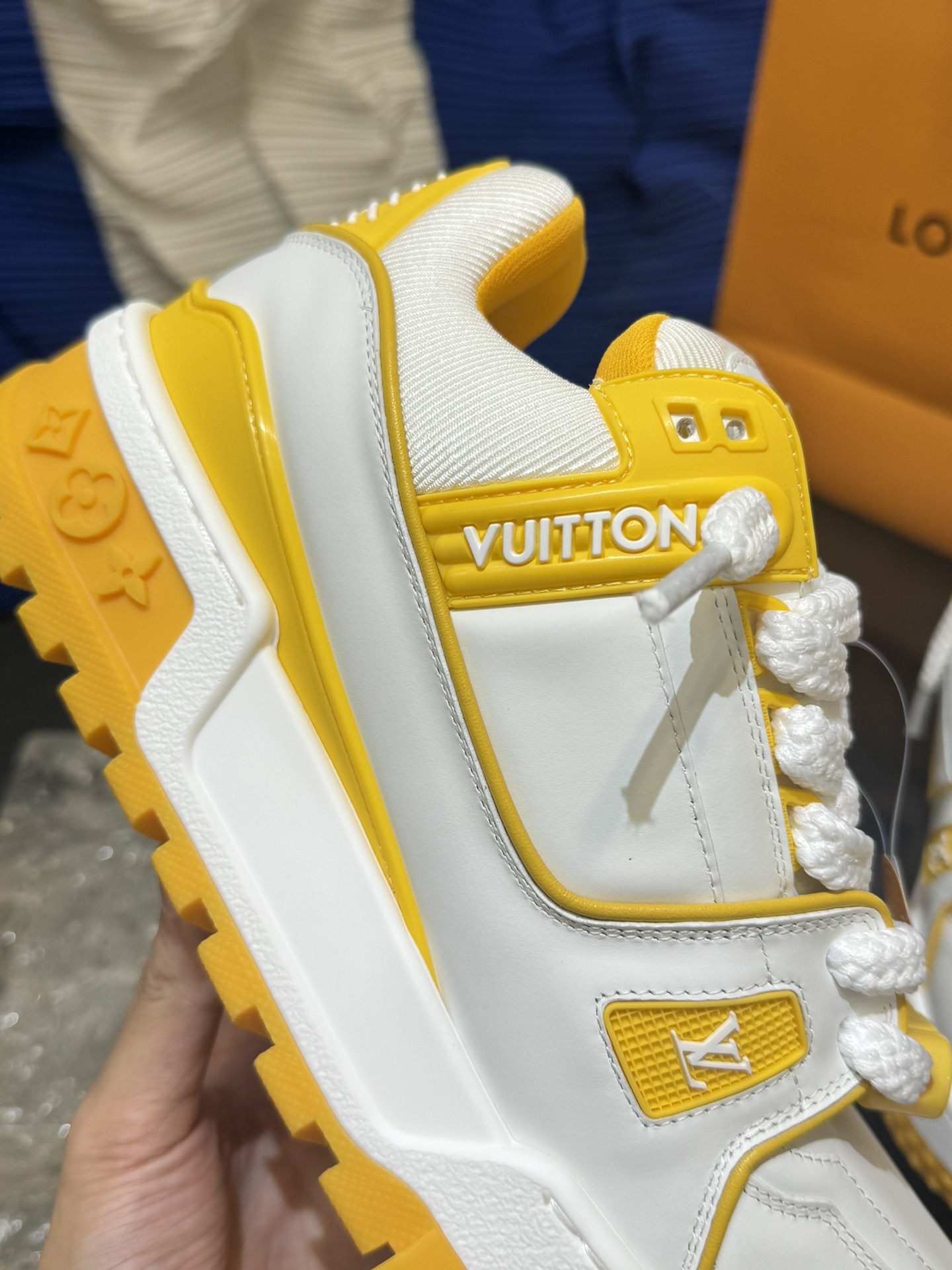 [152] L. LV 트레이너 맥시 스니커즈 옐로우