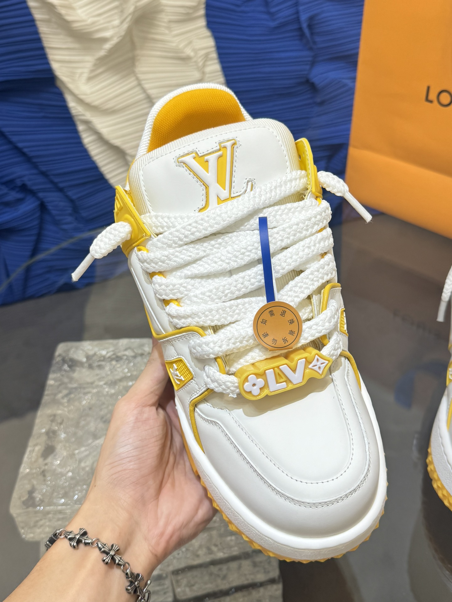 [152] L. LV 트레이너 맥시 스니커즈 옐로우