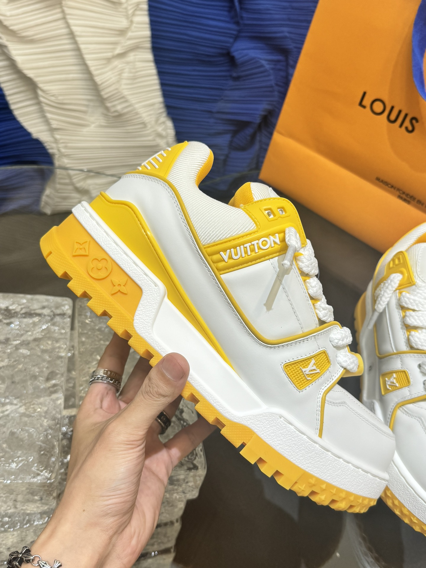 [152] L. LV 트레이너 맥시 스니커즈 옐로우