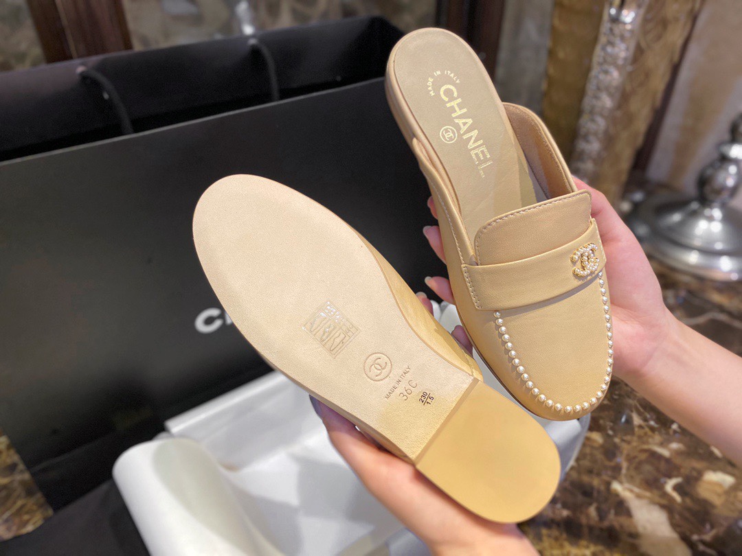 샤넬 Loafer 레더 진주 CC로고장식 슬리퍼 베이지