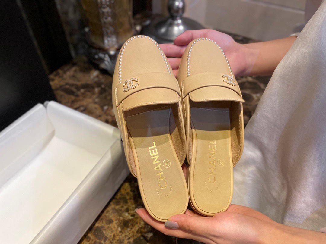 샤넬 Loafer 레더 진주 CC로고장식 슬리퍼 베이지