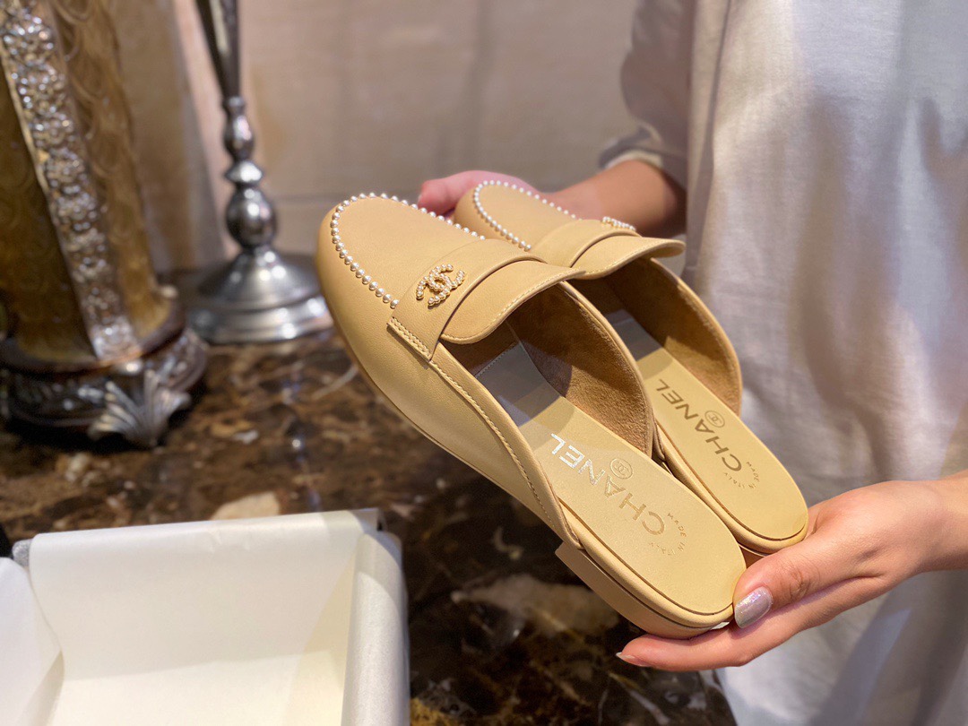 샤넬 Loafer 레더 진주 CC로고장식 슬리퍼 베이지