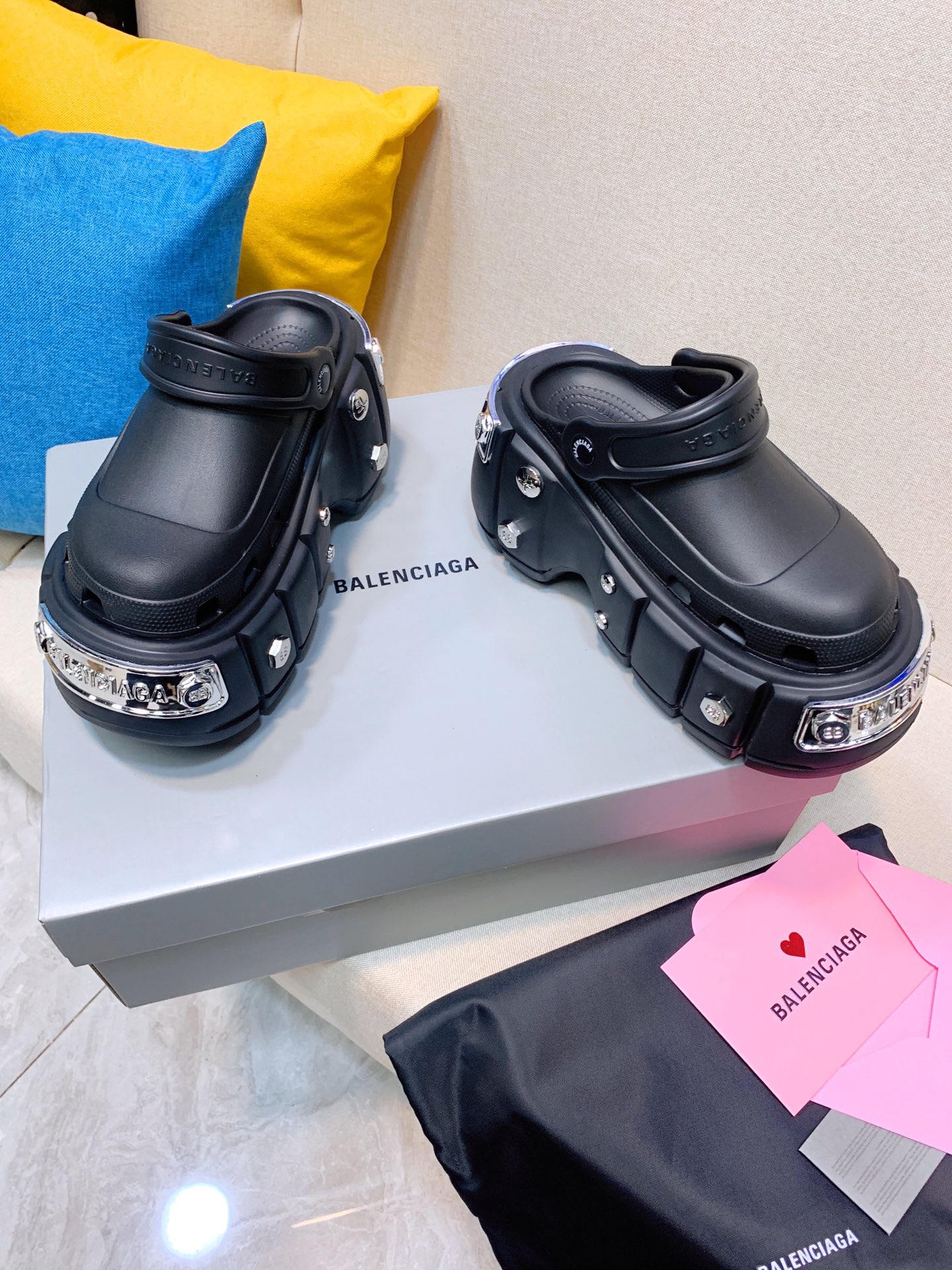 [AN3] 발렌시아가 크록스 나사장식 샌들 블랙 11cm
