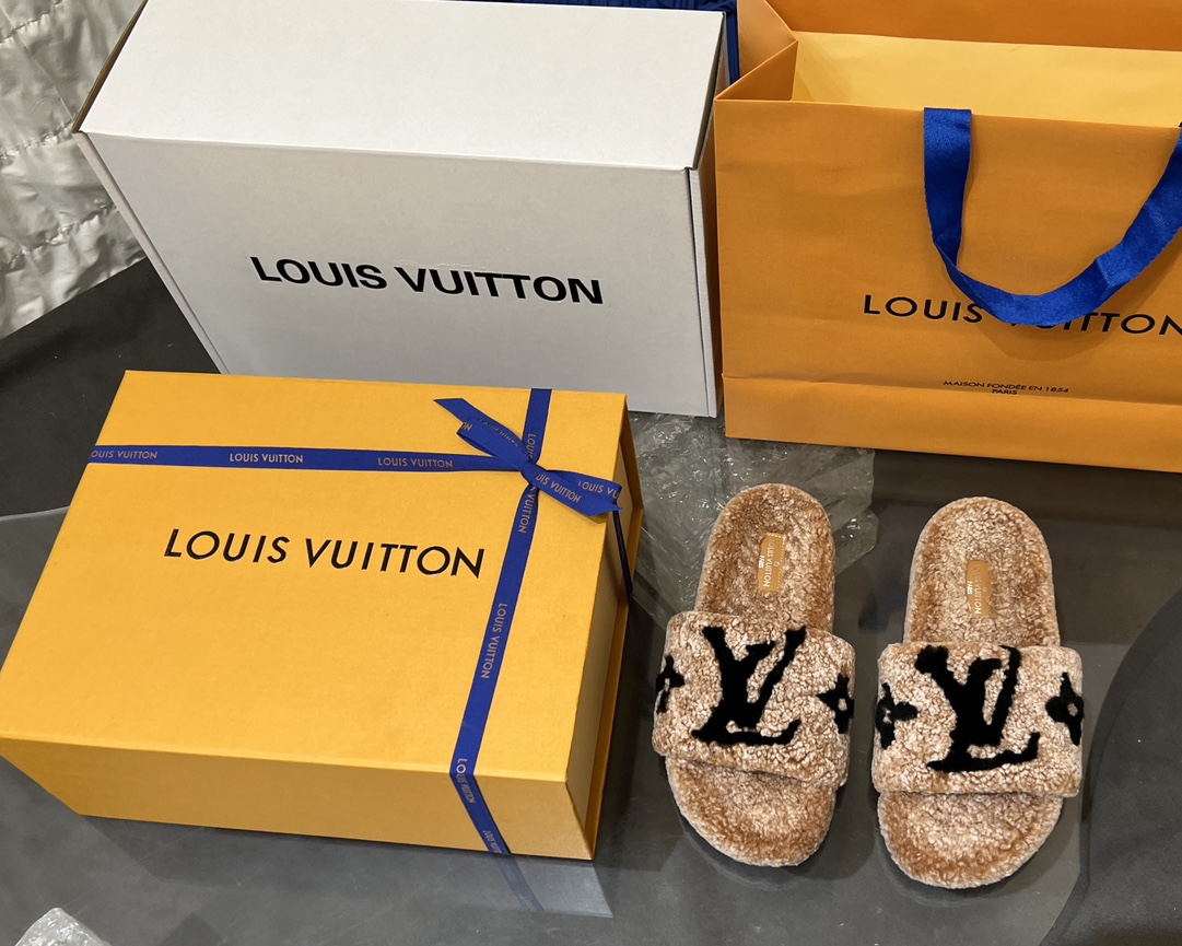 L. LV 이니셜 양털 슬리퍼 5컬러 (여성용)
