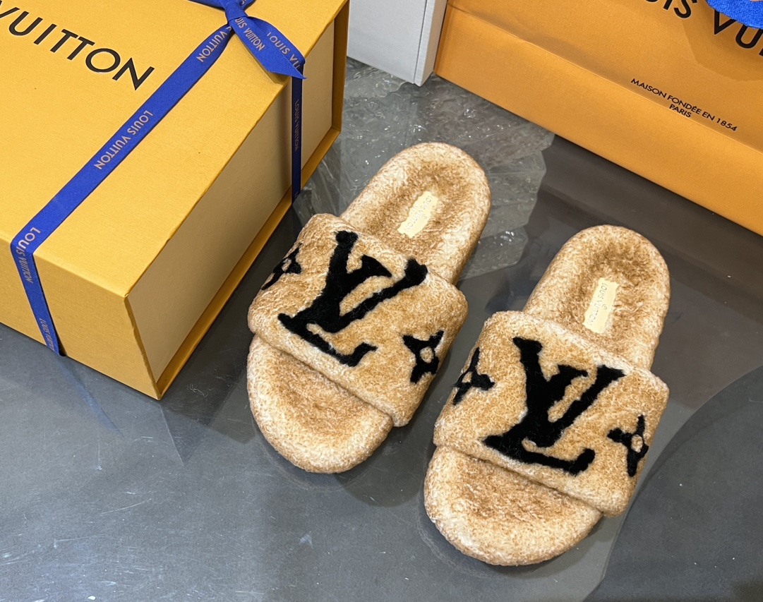 L. LV 이니셜 양털 슬리퍼 5컬러 (여성용)