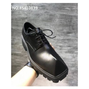 발렌시아가 앞코 세모 구두