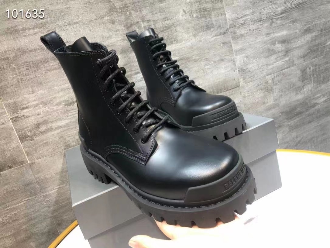 발렌시아가 모노그램 앵클 부츠