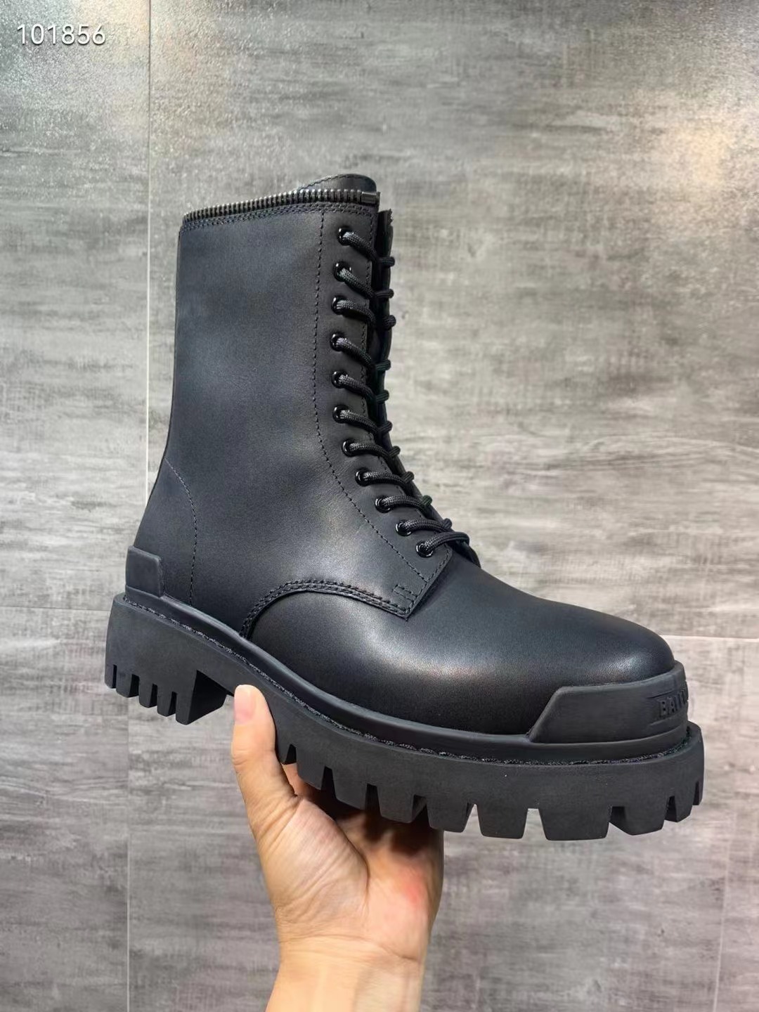 발렌시아가 레이스업 앵클 부츠 블랙