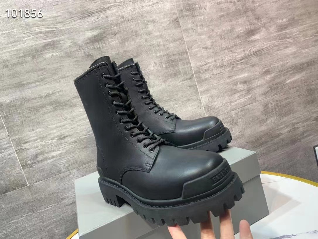 발렌시아가 레이스업 앵클 부츠 블랙