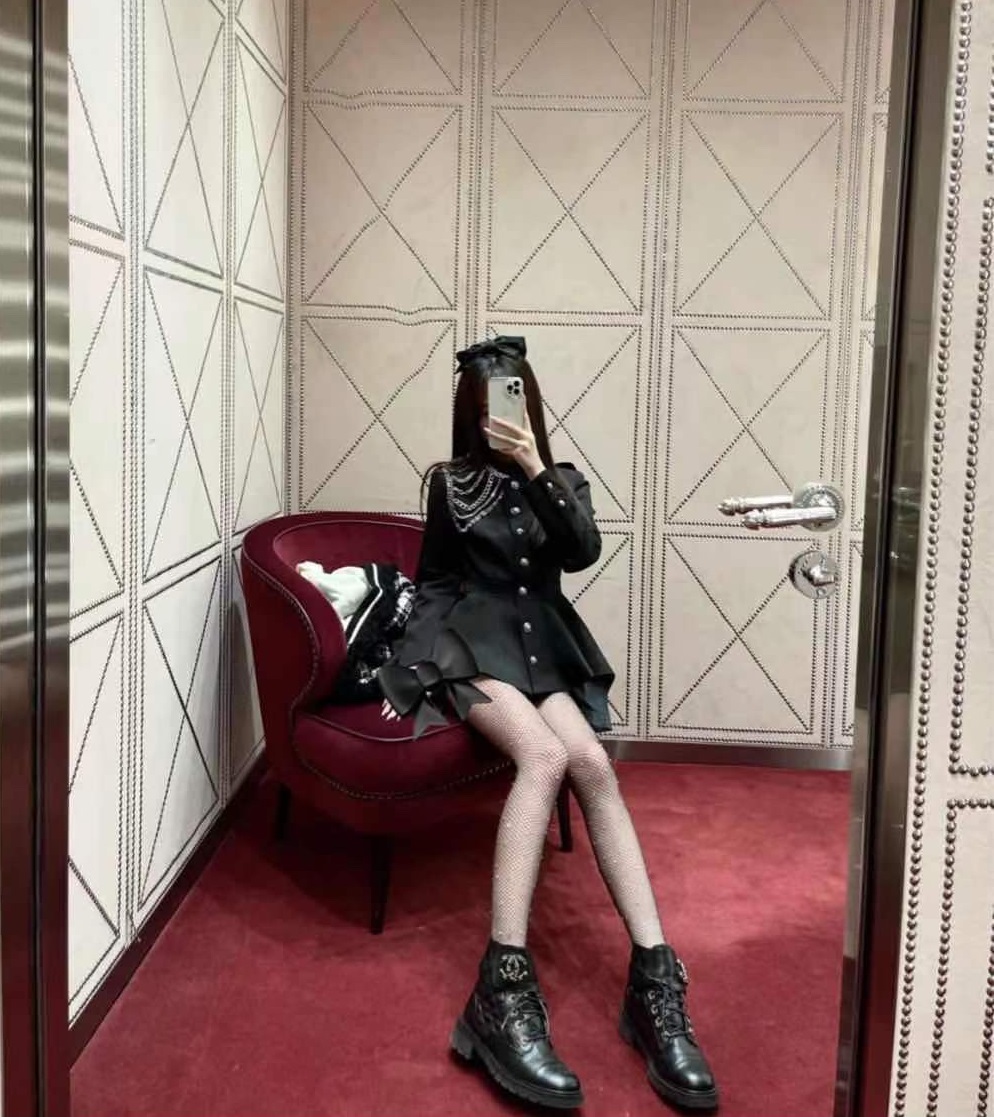 C.CC로고 금색 체인 로고 퀄팅 앵클 부츠
