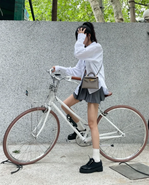 C. 플랫폼 슈즈 블랙