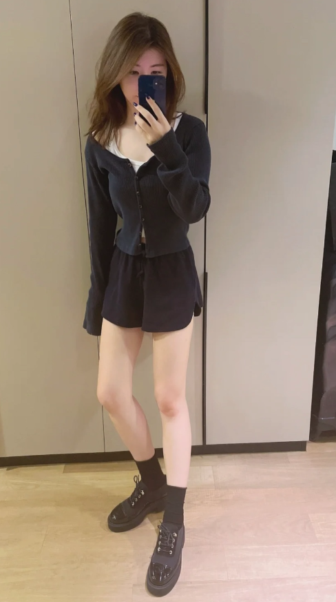 C. 플랫폼 슈즈 블랙