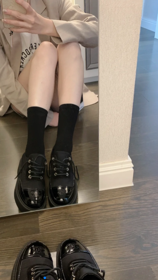 C. 플랫폼 슈즈 블랙
