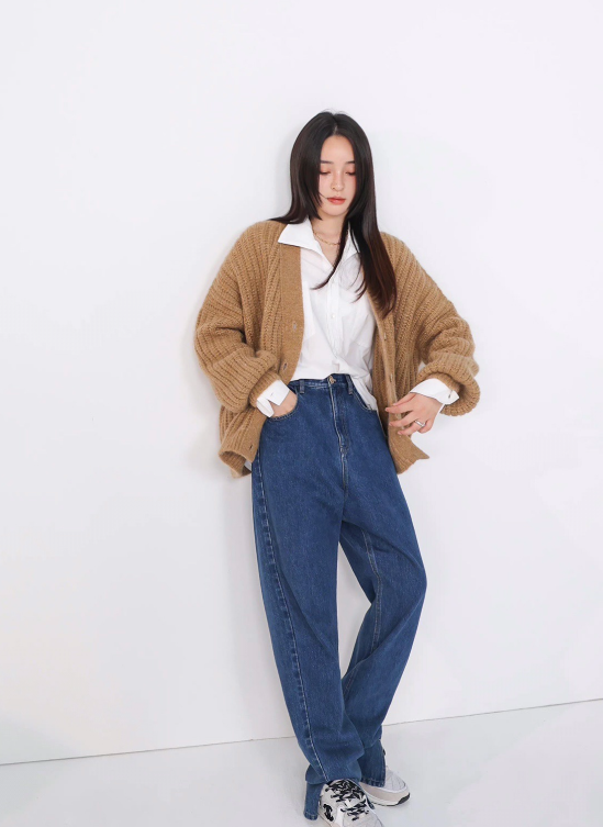 C. 퀄팅 패브릭 스니커즈