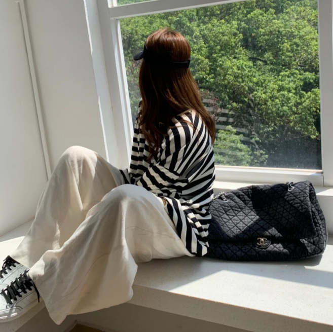 C. 백로고 스니커즈