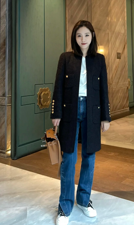 C. 백로고 스니커즈