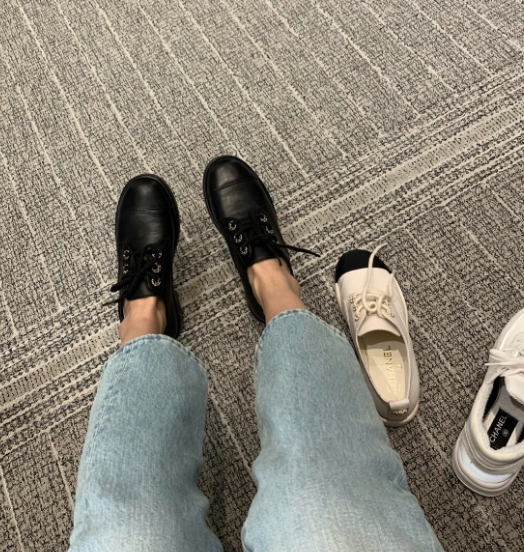 C. 레이스업 슈즈