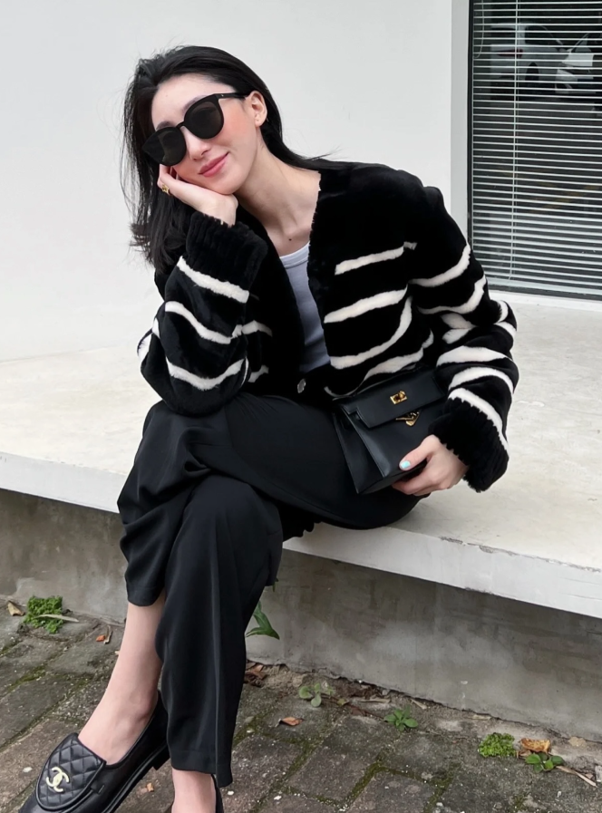 C. 턴락 퀄팅 로퍼 블랙