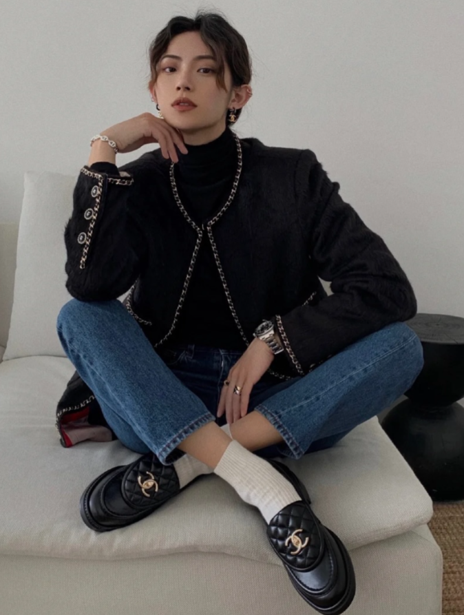 C. 턴락 퀄팅 로퍼 블랙